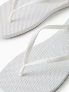 Aritzia TNA Newport Flip Flops Pure White Size 5/6 Summer Sandal